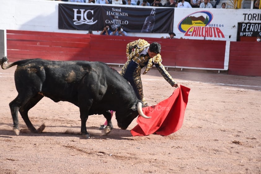 Celebran corrida de toros en la plaza Alberto Balderas de Lerdo