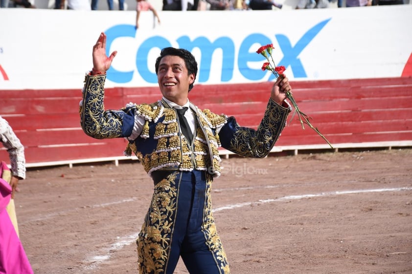 Celebran corrida de toros en la plaza Alberto Balderas de Lerdo