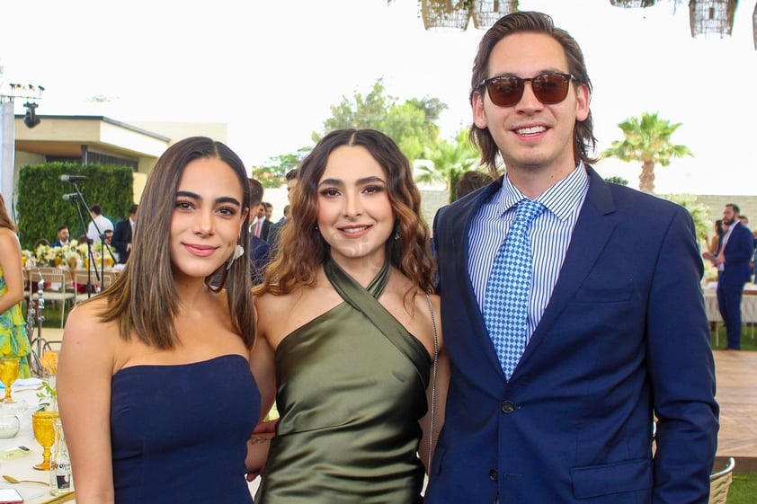 Sandra Fernández, Valeria Jáuregui y Javier Cárdenas.