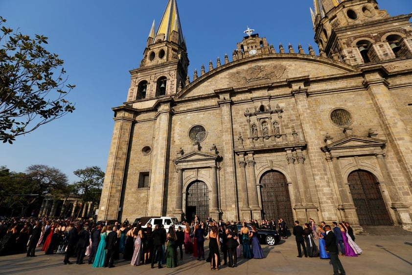 'Canelo' se casa en la Catedral de Guadalajara con Fernanda Gómez