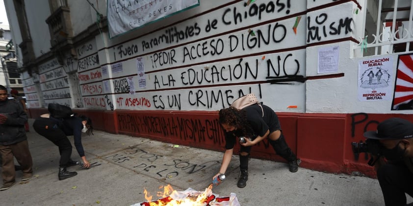 Protestan estudiantes por liberación de normalistas en Chiapas