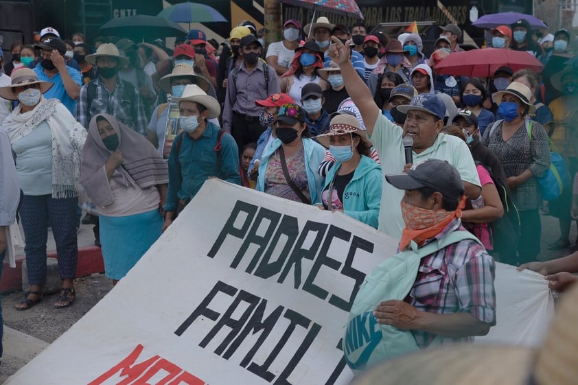 Niegan libertad a 19 normalistas detenidos en Chiapas