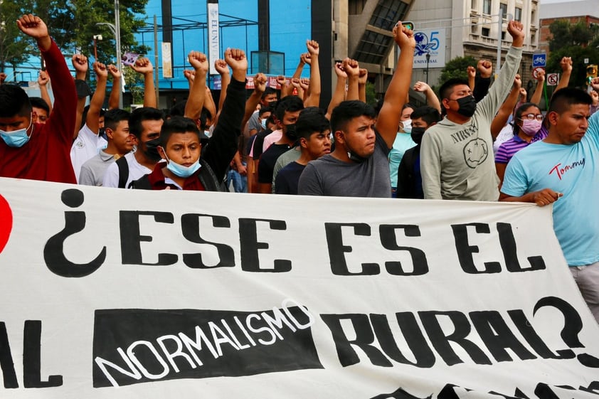 Marchan en Chiapas y CDMX por justicia para casos Ayotzinapa y Mactumactzá