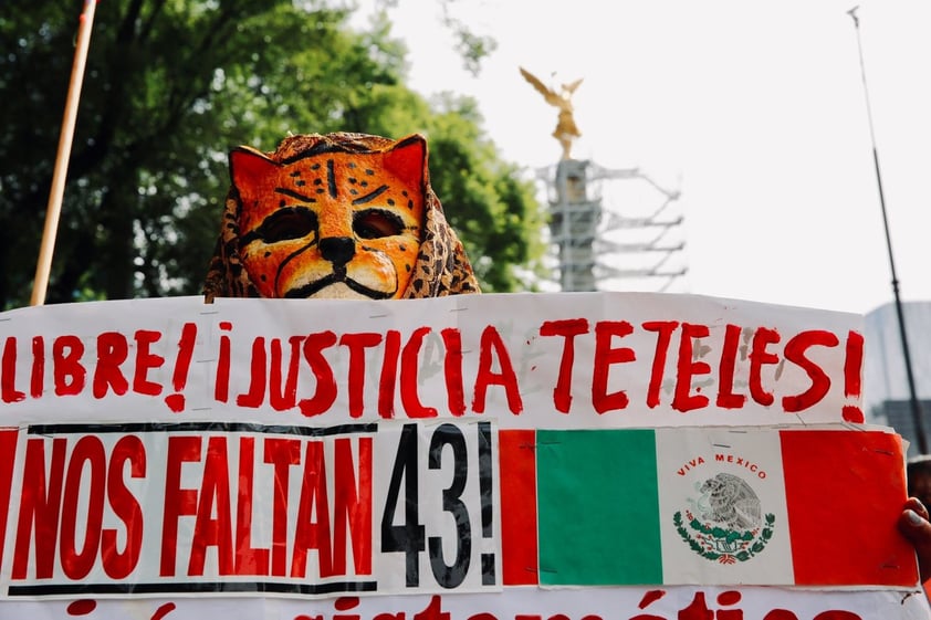 Marchan en Chiapas y CDMX por justicia para casos Ayotzinapa y Mactumactzá