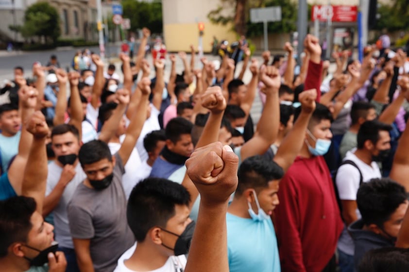 Marchan en Chiapas y CDMX por justicia para casos Ayotzinapa y Mactumactzá