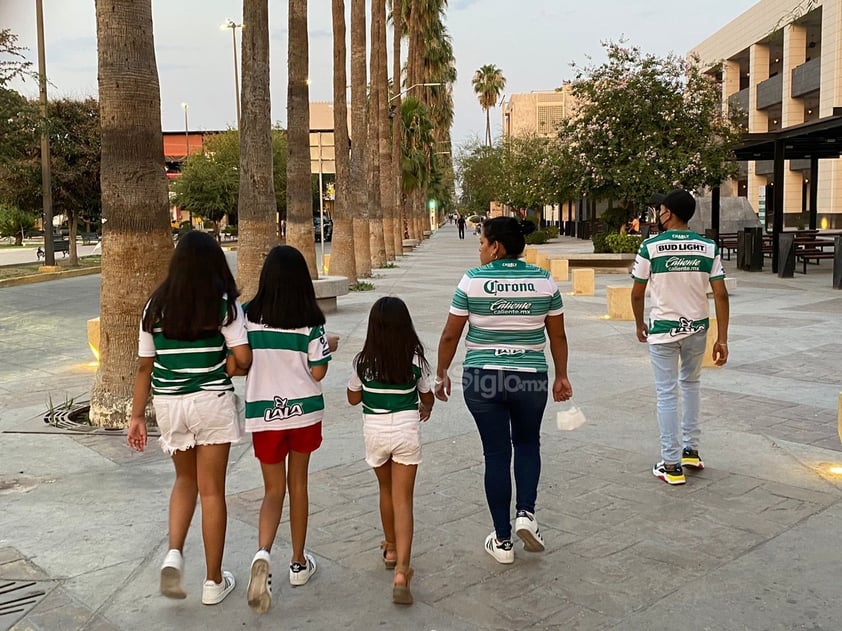 Blindaje en Centro de Torreón no impide presencia de afición del Santos Laguna