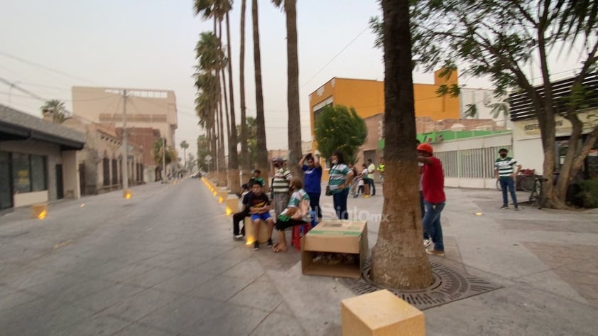 Con todo y tolvanera, laguneros salen a apoyar al Santos