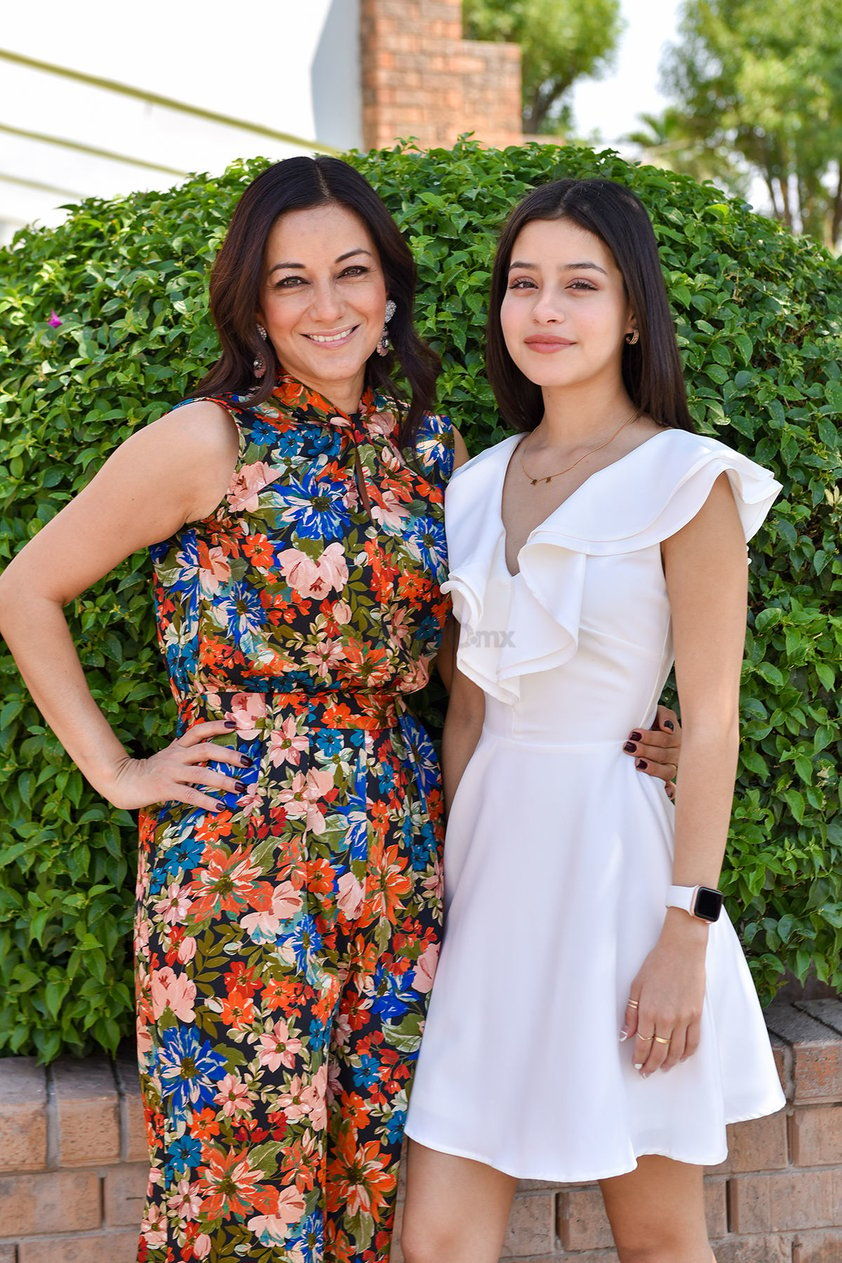 Mary Sofi con su mamá, Martha.