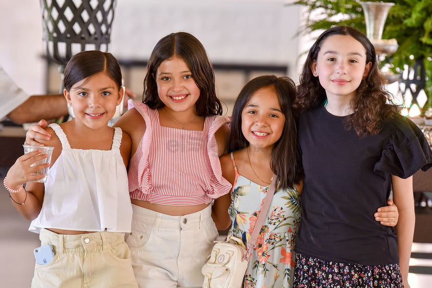 María Isabella Salazar, Isabella Serrano, Sofía Lam y Mariángel Correa.