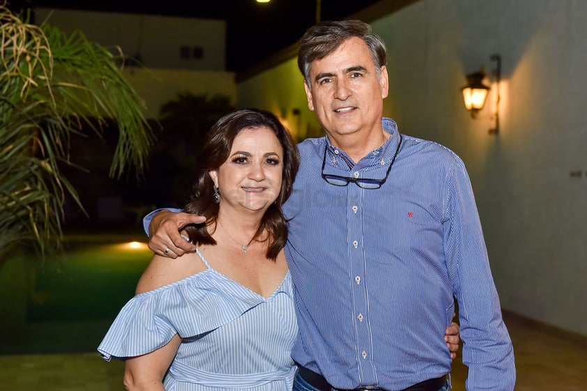 Andrés Anaya junto a su esposa, Gaby.