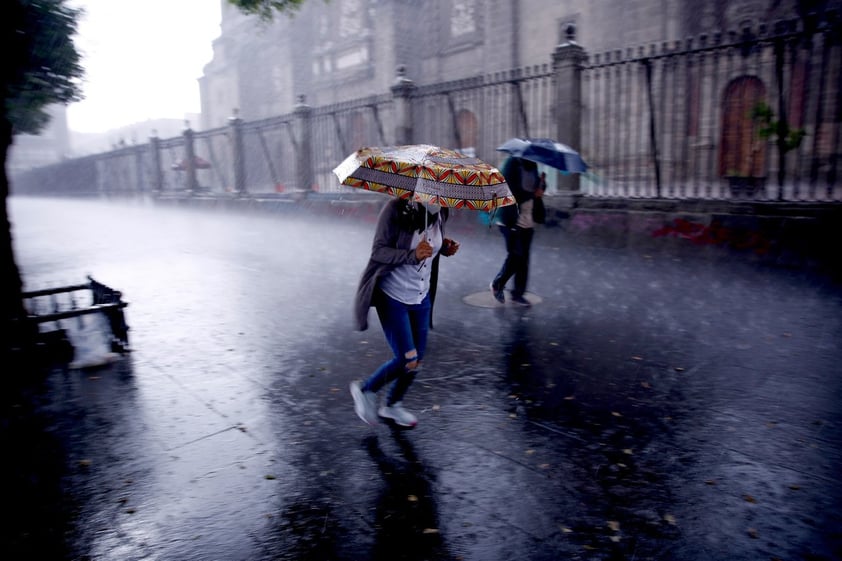 Captan granizo y lluvias en Edomex y CDMX