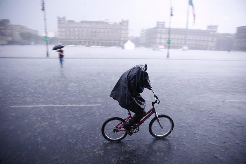 Captan granizo y lluvias en Edomex y CDMX