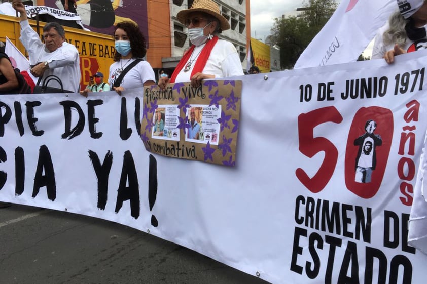 Conmemoran 50 años del 'Halconazo' con marcha en CDMX