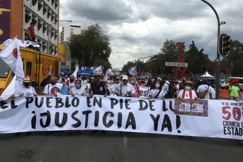 Conmemoran 50 años del 'Halconazo' con marcha en CDMX