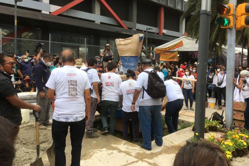 Conmemoran 50 años del 'Halconazo' con marcha en CDMX