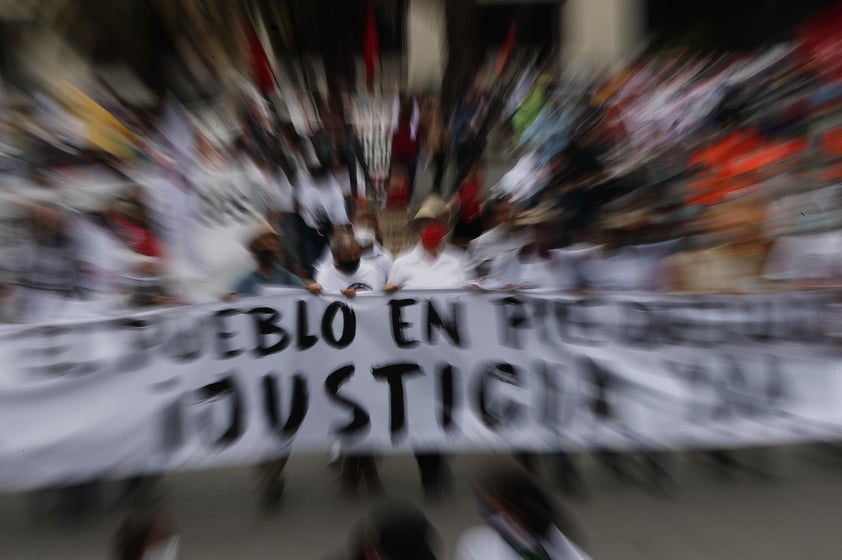 Conmemoran 50 años del 'Halconazo' con marcha en CDMX