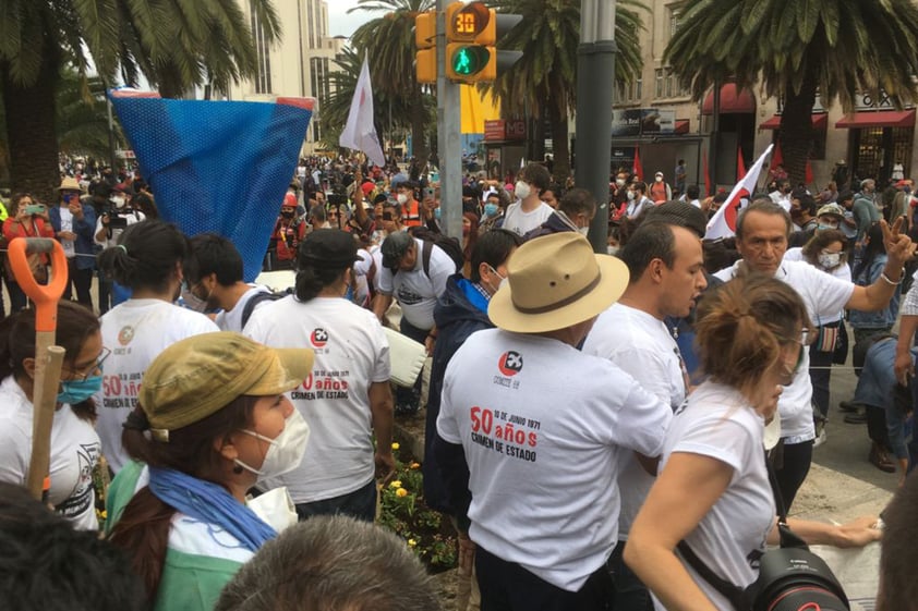 Conmemoran 50 años del 'Halconazo' con marcha en CDMX