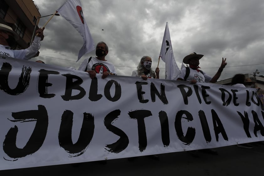 Conmemoran 50 años del 'Halconazo' con marcha en CDMX