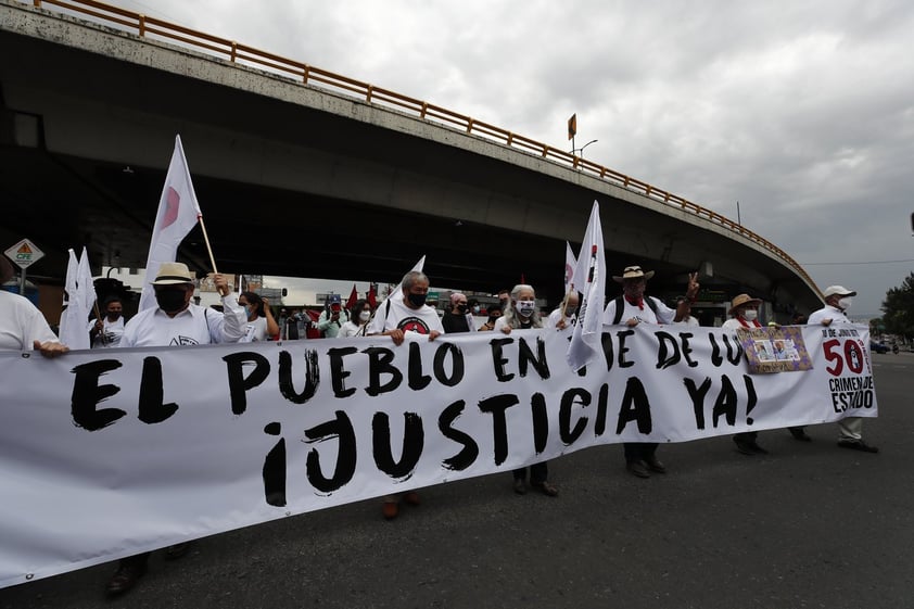 Conmemoran 50 años del 'Halconazo' con marcha en CDMX