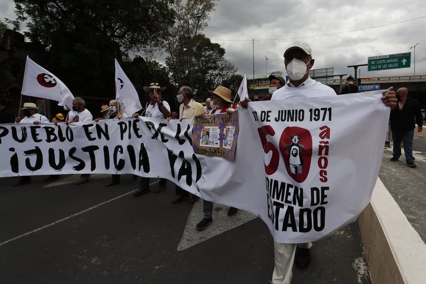 Conmemoran 50 años del 'Halconazo' con marcha en CDMX