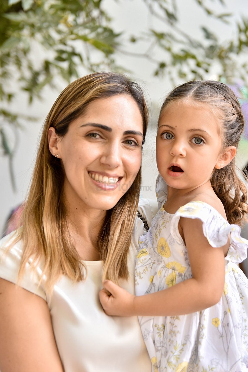 Regina y Rosario celebran los cuatro años de Luisa María.