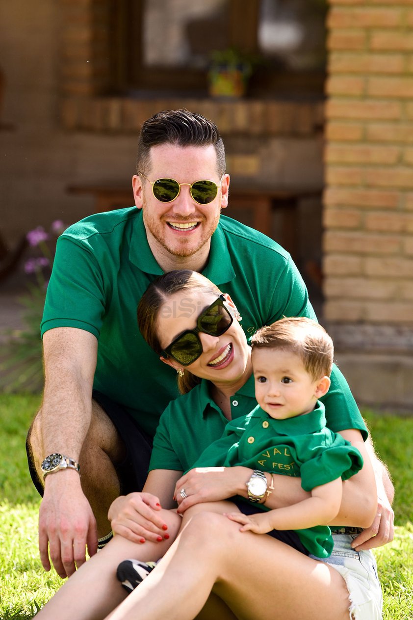 Carolina Ávalos, Enrique Arzapalo y su hijo Enrique acudieron a convención familiar.