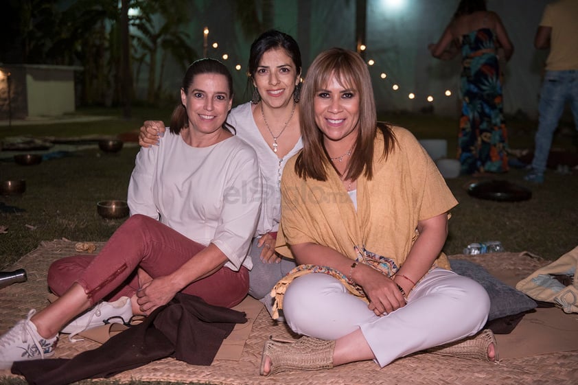 Vivi Delgado, Mague Castillo y Rossana Flores.