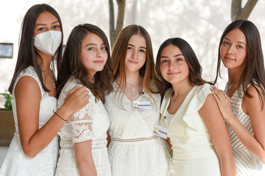 Ángela, Valentina, Valeria, Regina y Nelly.