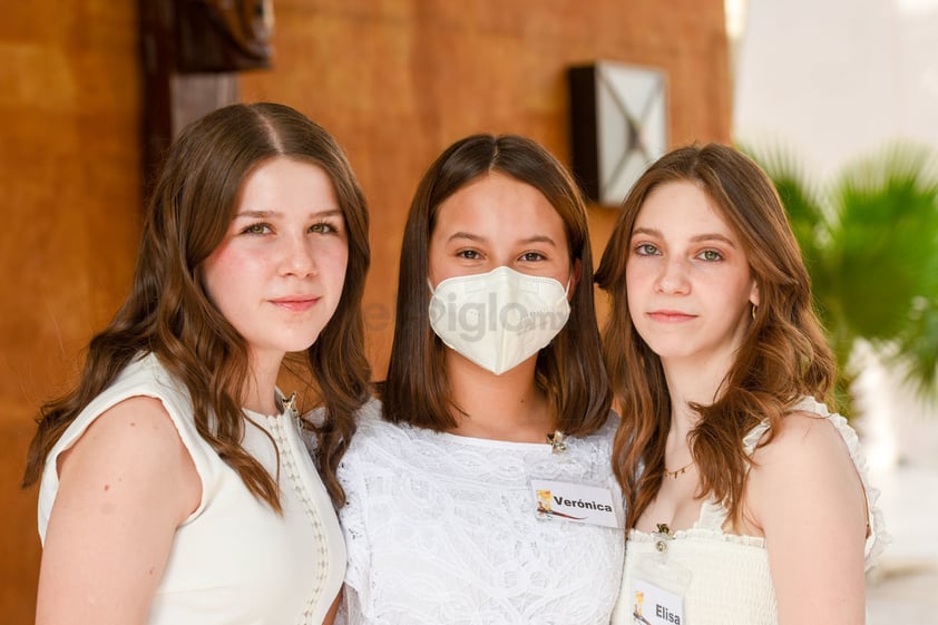 Regina, Verónica y Elisa.