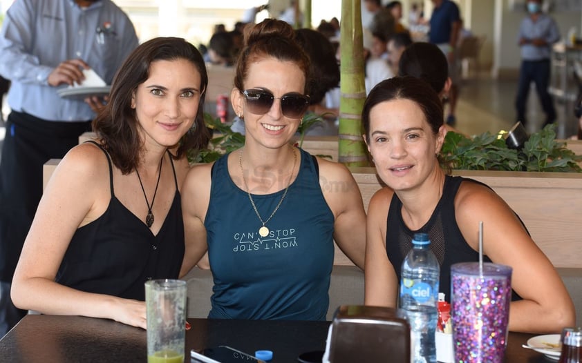 Alejandra, Sofía y Mayte.