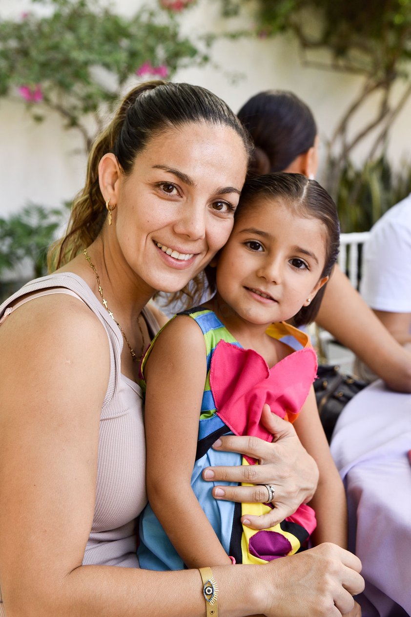 Luisa y Sofía.