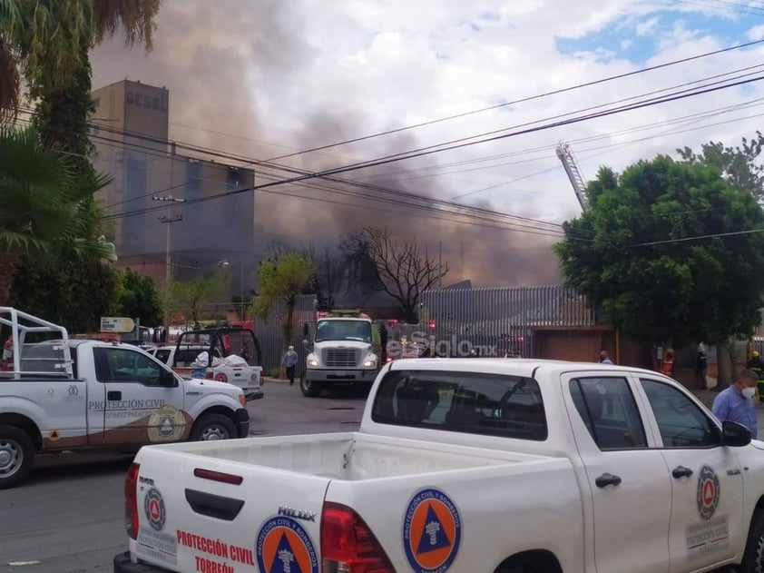 Empresa cafetalera se incendia en Torreón