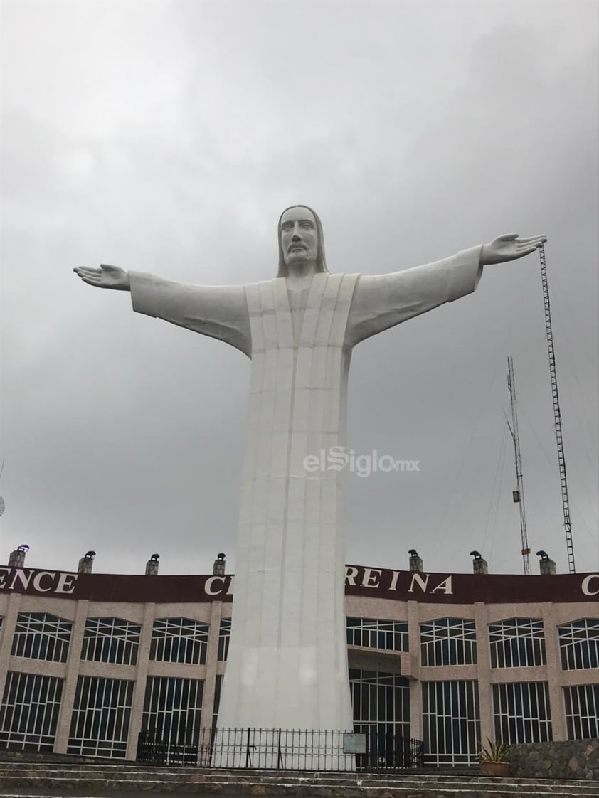 Este jueves 1 de julio, Torreón amaneció con una lluvia de moderada a fuerte, por lo que autoridades como Protección Civil y Bomberos llamaron a conducir con cuidado y extremar precauciones.