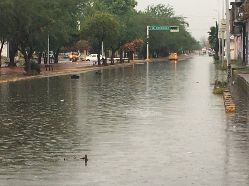 Se presentaron encharcamientos en distintos puntos de la ciudad de Torreón.