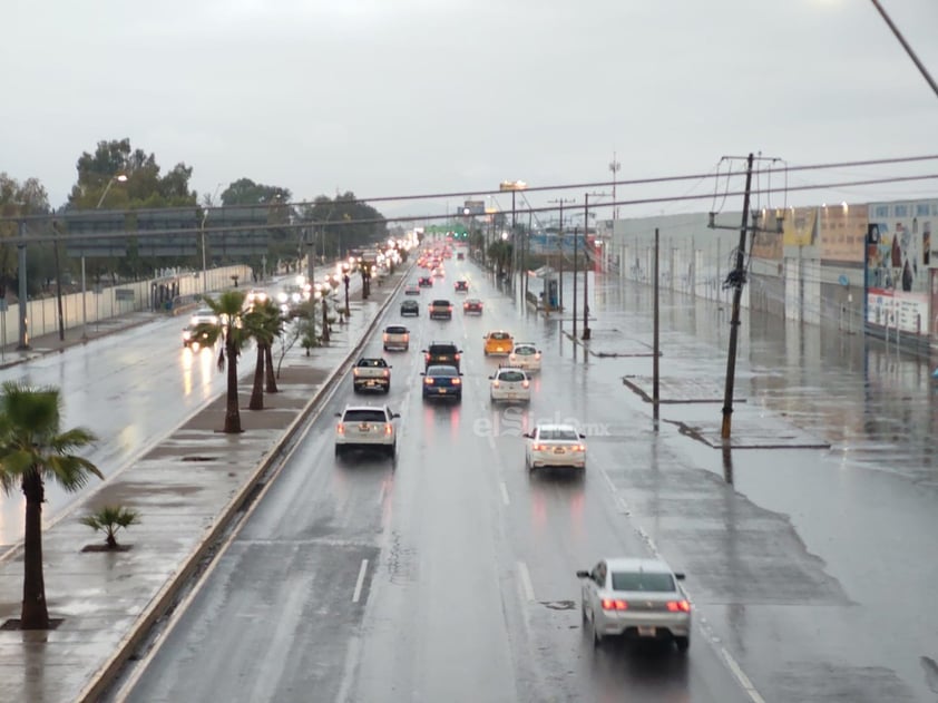 Lluvias en La Laguna generan encharcamientos y caos vial