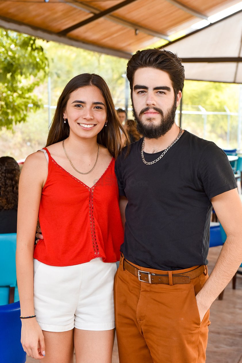 DEPORTE. Ana María Muñoz y Alfredo Máynez asisten
a inauguración de restaurante y espacio de deportes
extremos.