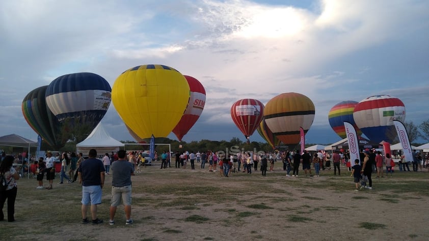 Festival internacional de Globos Aerostáticos 'Acuña  Vuela'