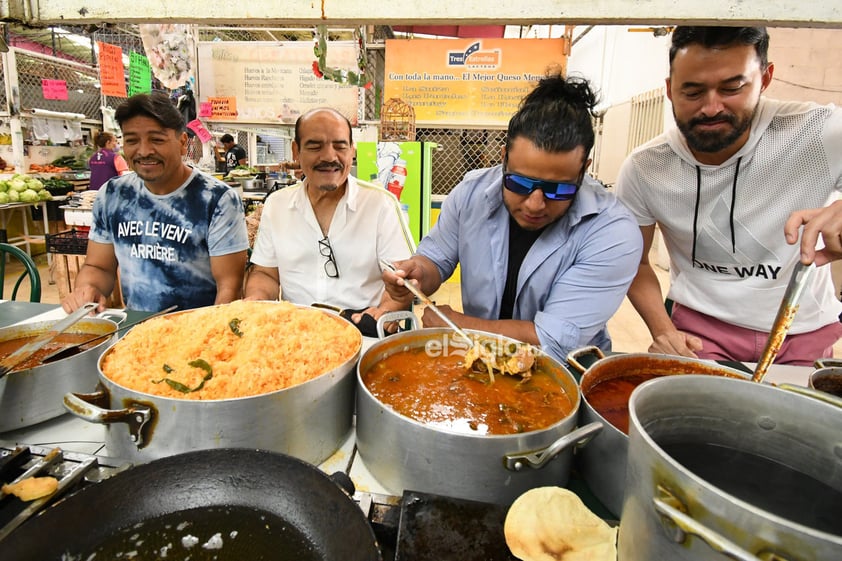 Tropicalísimo Apache 

 Tropicalísimo Apache en el mercado Juárez Torreón