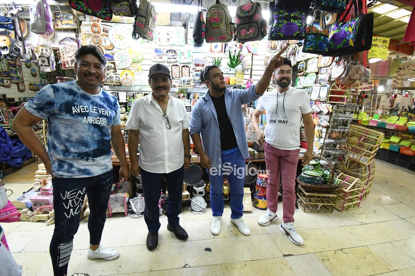 Tropicalísimo Apache 

 Tropicalísimo Apache en el mercado Juárez Torreón