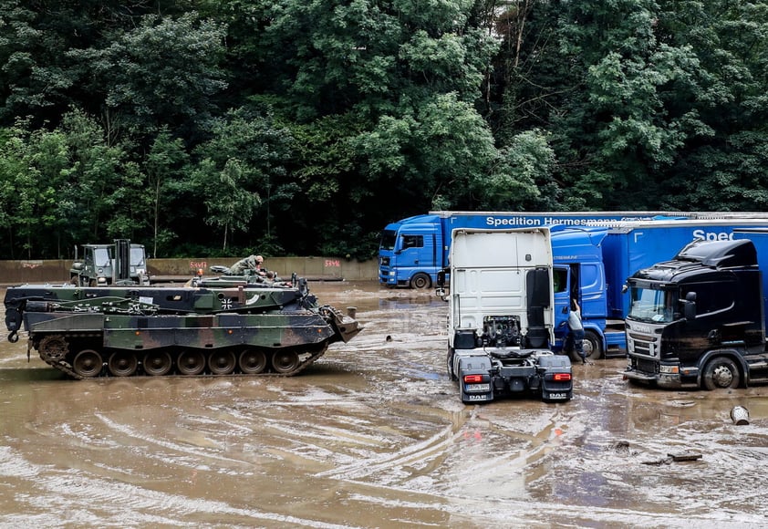 'Esta situación es una calamidad nacional', ha declarado a la emisora local el jefe del Gobierno de la región de Valonia, Elio di Rupo, sobre las lluvias torrenciales, que han provocado graves perturbaciones en algunas provincias, incluido el cierre de carreteras, la interrupción del transporte ferroviario y el descarrilamiento de un tren.