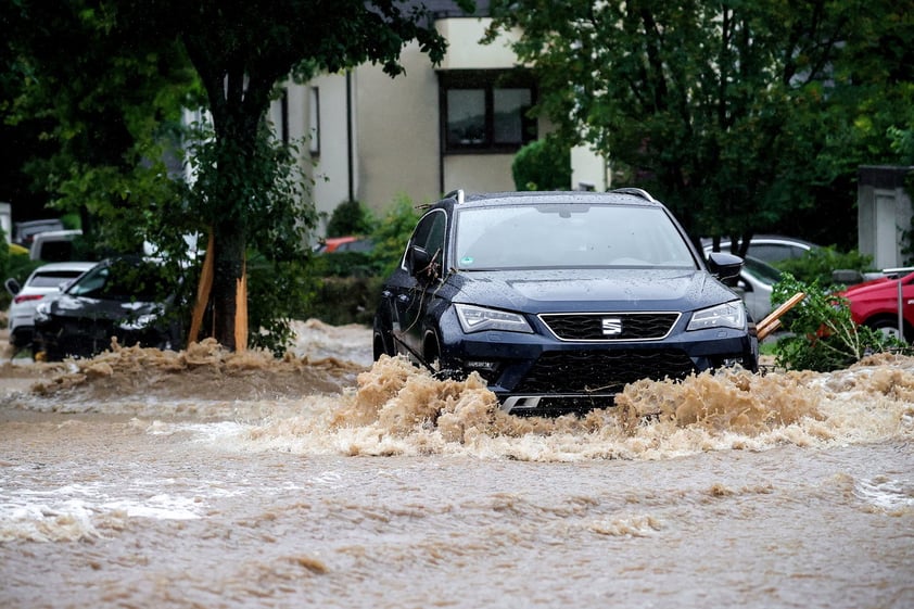 En agosto de 2002 las lluvias que provocaron la crecida de los ríos Moldava, Elba y Danubio e inundaron los centros históricos de ciudades como Praga (República Checa) y Dresde (Alemania) se cobraron la vida de más de 70 personas. Alemania fue uno de los países más damnificados, con 17 muertos y 16 desaparecidos. En la República Checa perdieron la vida dieciséis; en Rumanía, trece; y en Austria, ocho.