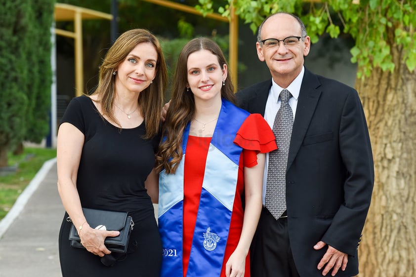 Mónica, Fernanda y Armando.