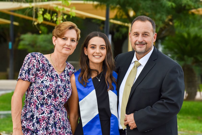 Graciela Alba, Ana Paula Garza y Javier Garza.