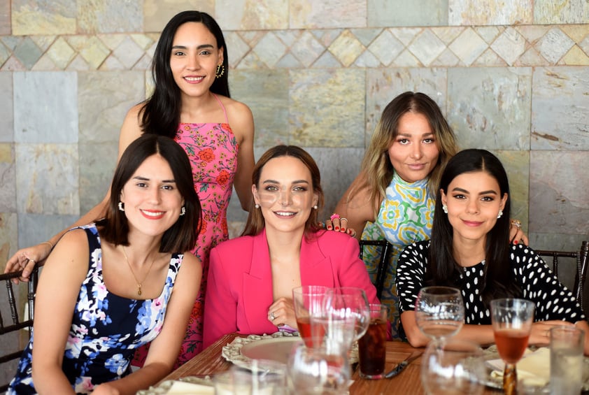 Adriana, Sofía, María, Andrea y Cecilia.