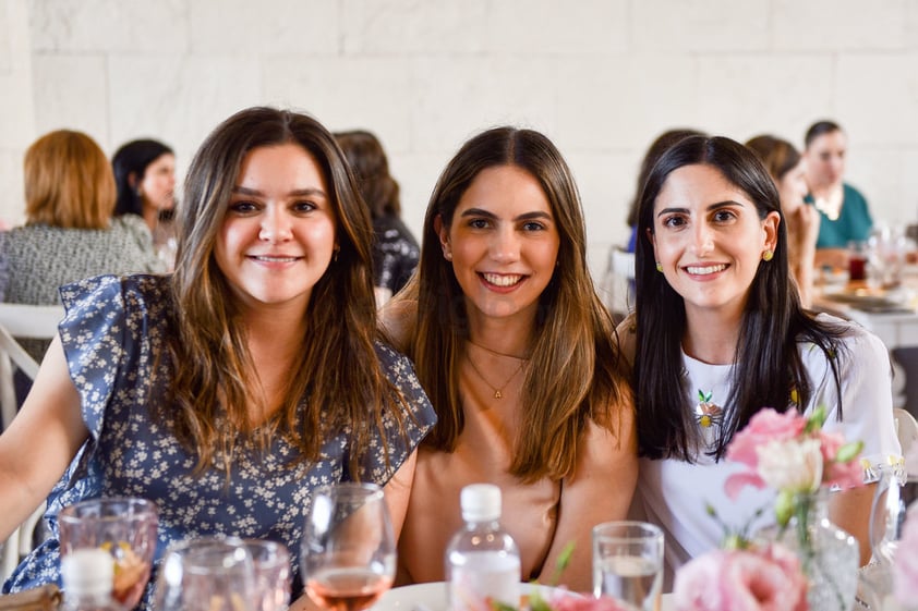 Carolina Estrella, Andrea Fuentes y Mariam Chaman.