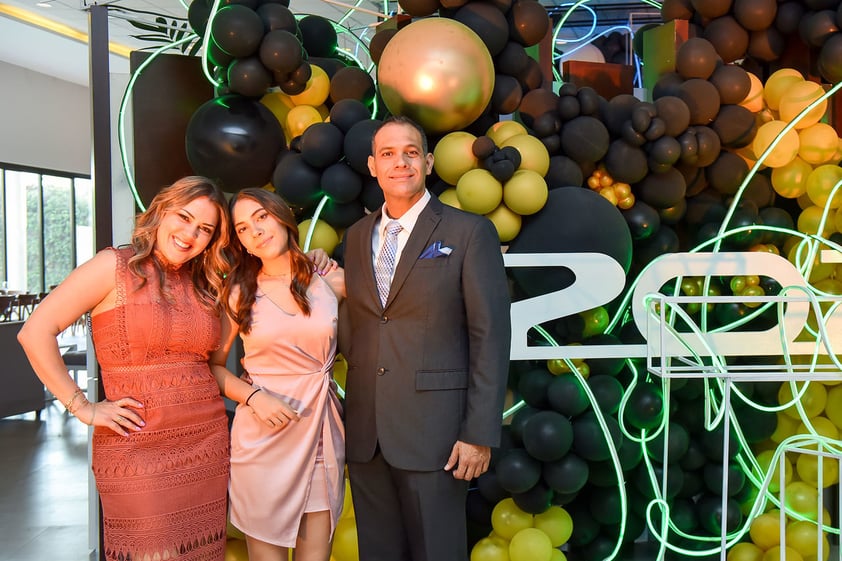 María Fernanda Navarro, María Elena Cedillo y Víctor Navarro.