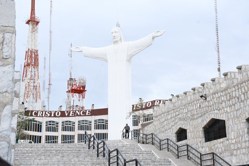 Santuario Cristo de las Noas. Está abierto de lunes a domingo en horario de 9:00 a 22:00 horas, grupos de 10 a 15 personas, se puede hacer una reservación para el recorrido, tiene una duración de 30 minutos, el domingo hay mesa a las 13:00 horas. El costo es de 50 pesos por el ingreso de automóvil y en la visita guiada por las réplicas de Tierra Santa se otorga una aportación voluntaria.