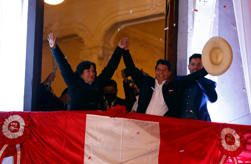 Tribunal Electoral declara a Pedro Castillo como presidente electo de Perú