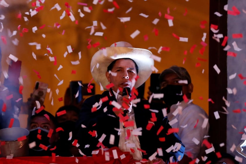 Tribunal Electoral declara a Pedro Castillo como presidente electo de Perú