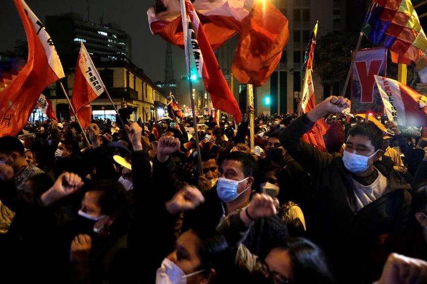 Tribunal Electoral declara a Pedro Castillo como presidente electo de Perú